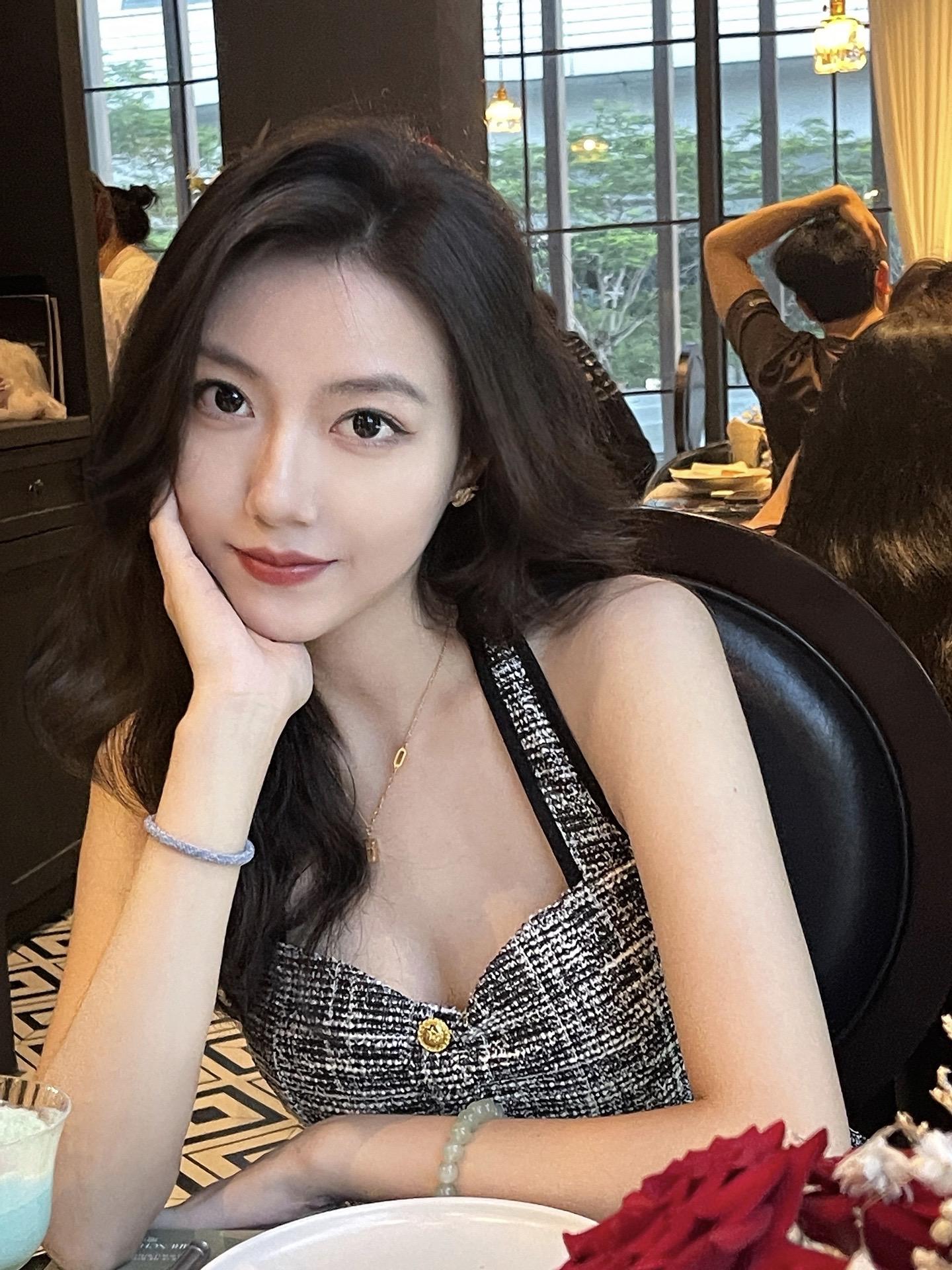 爆笑整蛊：路人遇到恐龙的反应